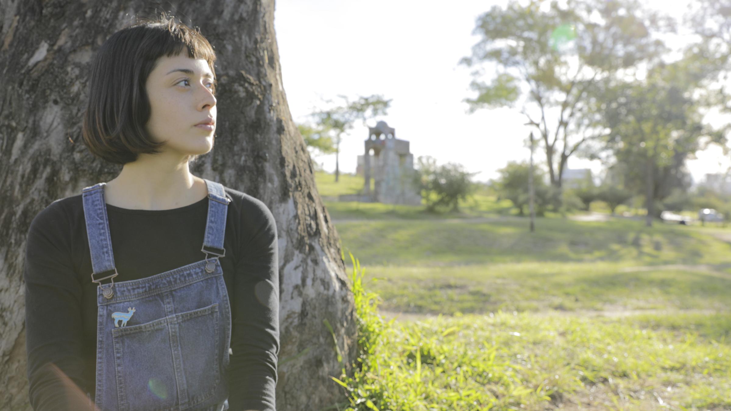 "Ab 18! Die Tochter von": Porträtaufnahme von dunkelhaarigem Mädchen mit Pagenschnitt.