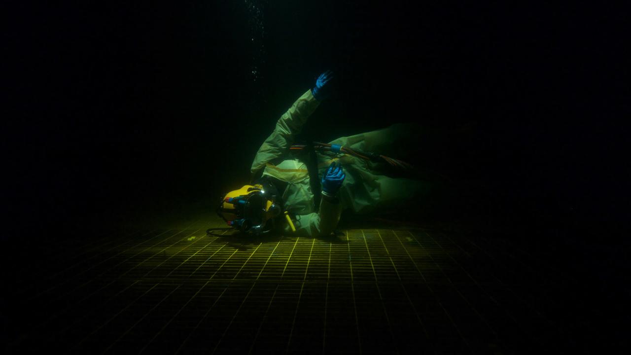 "Der letzte Atemzug – Gefangen am Meeresgrund": Chris Lemons alleine auf einer Ölplattform am Grund der Nordsee.