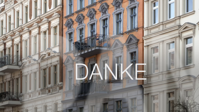 Screenshot Spot "Danke an alle Helfer": Eine städtische Häuserzeile und das eingeblendete Wort "Danke"