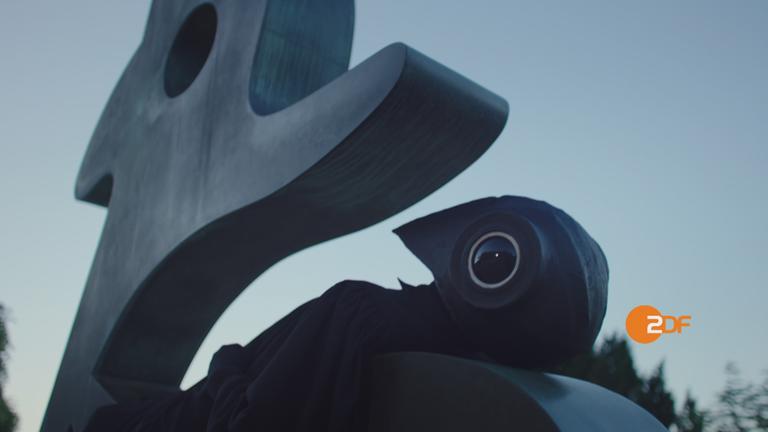 Screenshot Kulturspots: Skulptur eines stilisierten Vogels