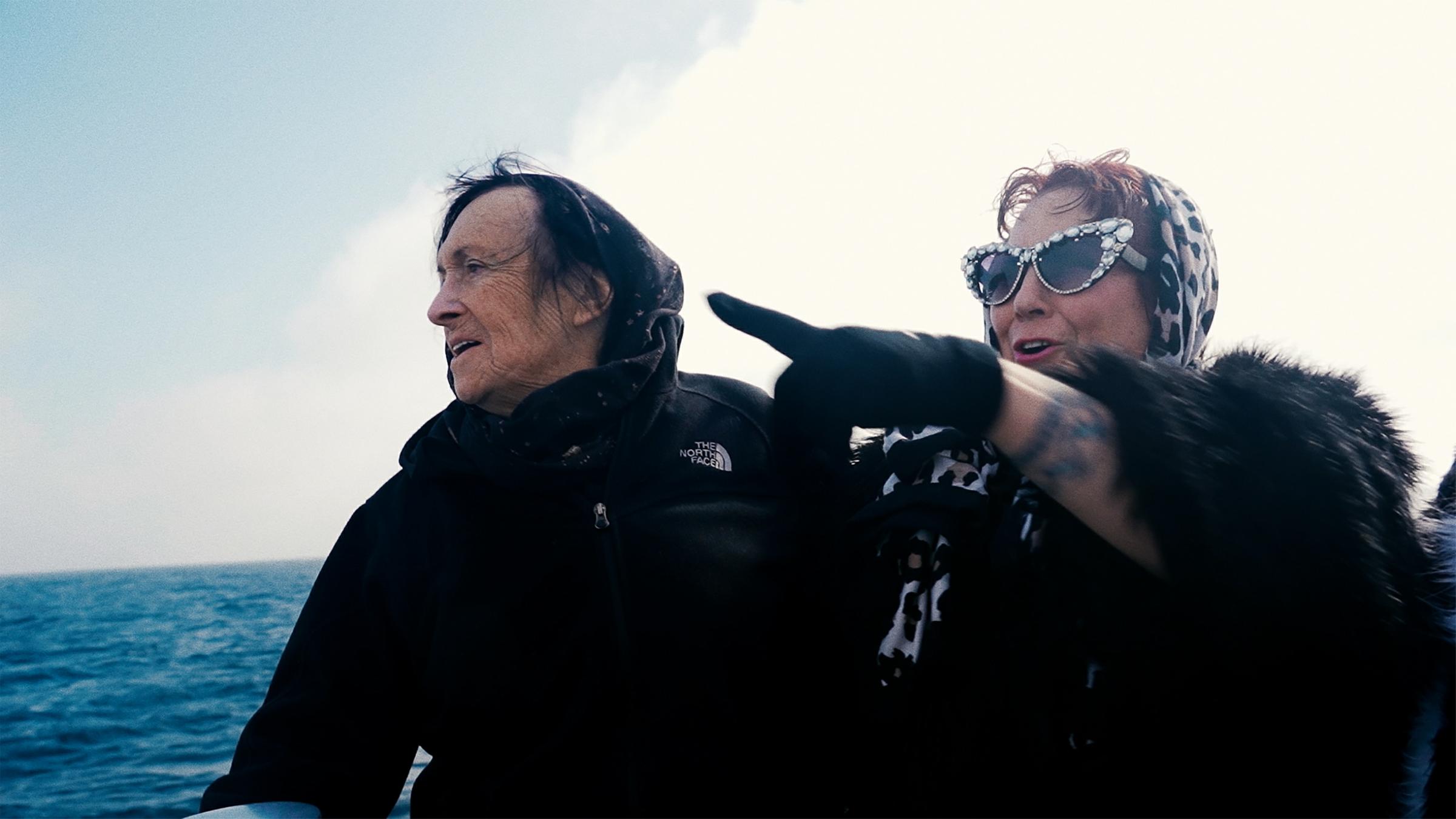 "Genderation": Die Genderaktivistin und ehemalige Sex-Workerin Annie Sprinkle (links) Seit an Seit mit der transsexuellen Medientheoretikerin und Radiostation-Betreiberin Sandy Stone auf hoher See.