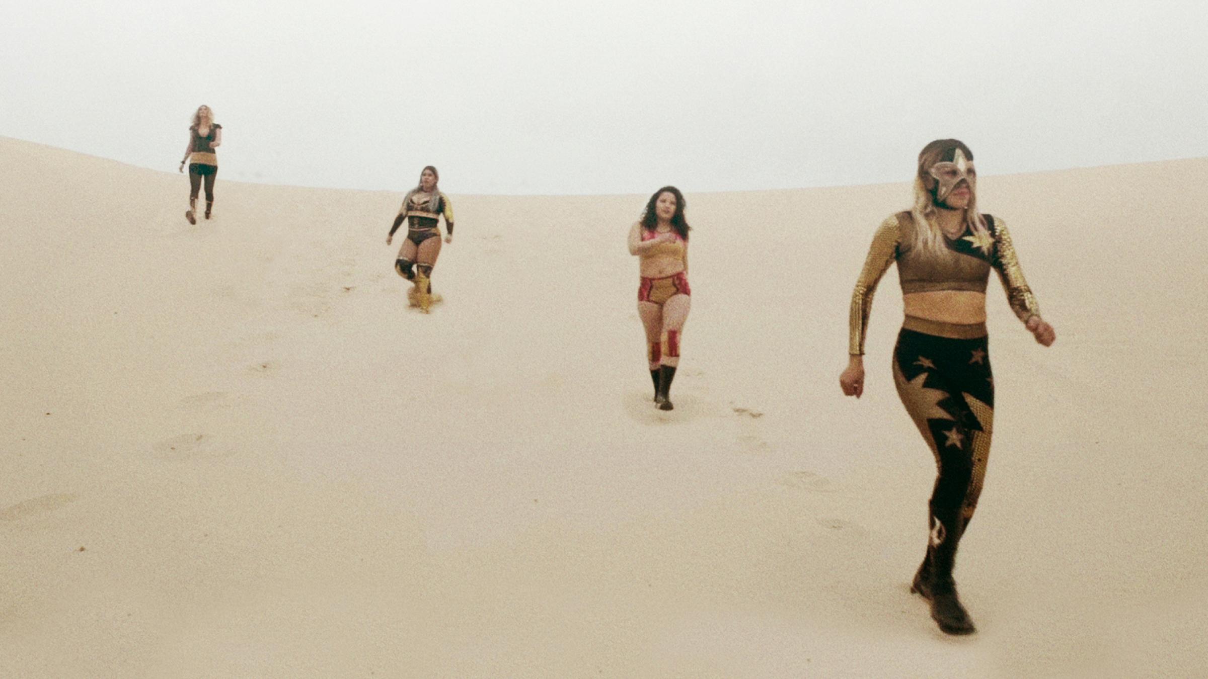 "Luchadoras - Kämpferinnen aus Mexiko": Die Kämpferinnen in der Wüste von Ciudad Juarez. Von rechts nach Links: Baby Star, Lady Candy, Zafiro, Miss Kath.