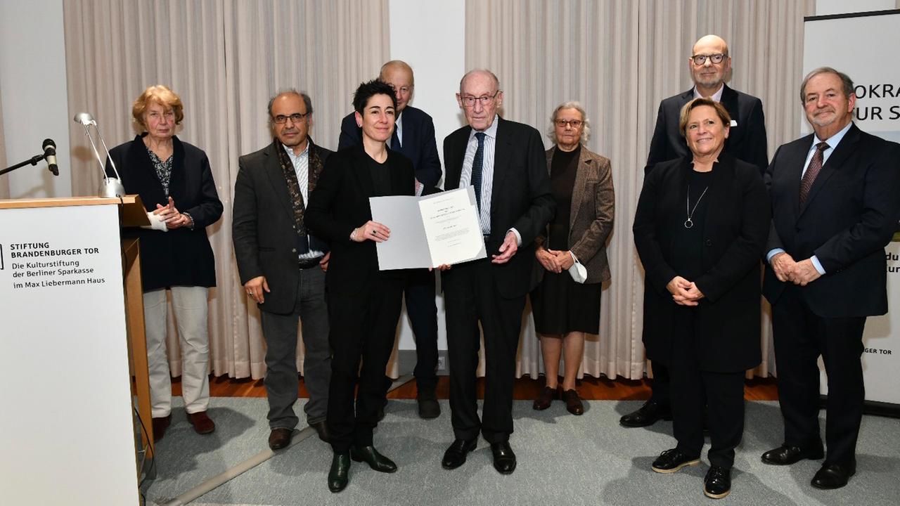 Duya Hayali bei der Verleihung des Stiftungspreises der Helga und Edzard Reuter Stiftung.