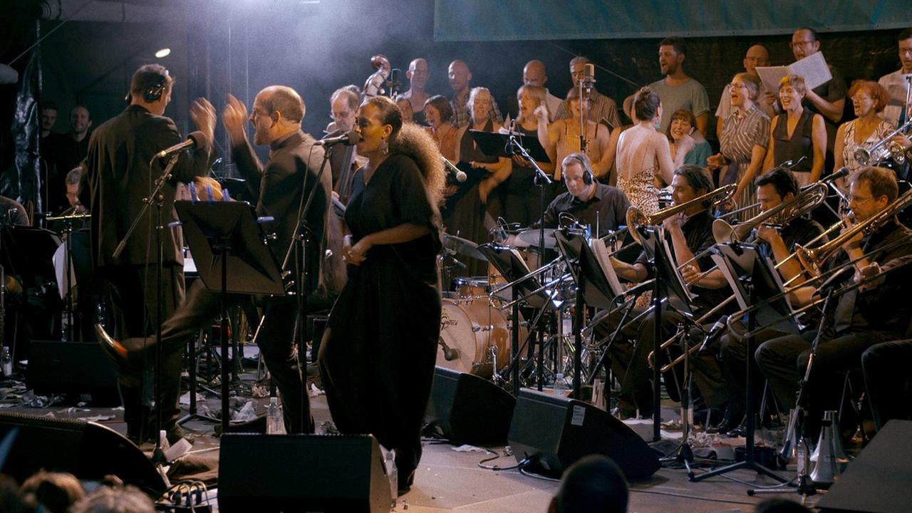 "A Symphony of Noise": Die Brexit Big Band