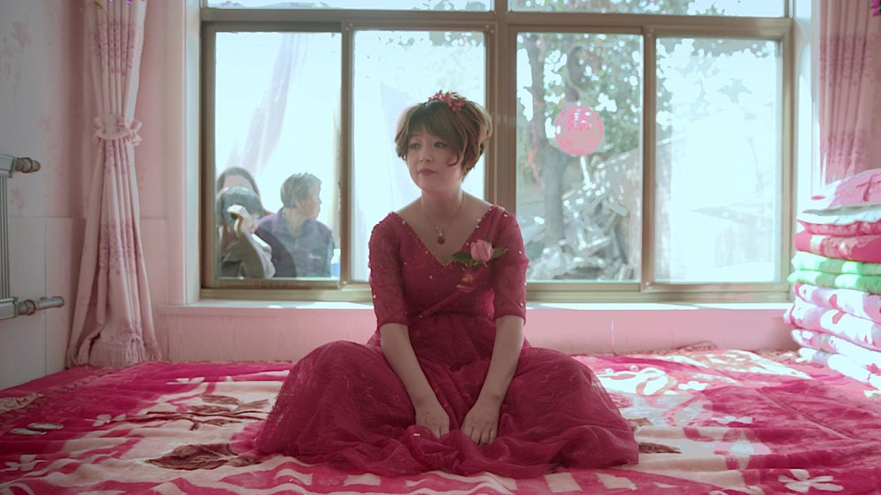 "Chinas ungeliebte Frauen": Qi feiert eine traditionelle Hochzeit, obwohl sie das in China erwartete Heiratsalter überschritten hat.