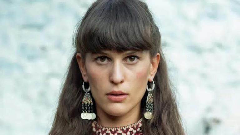 "Die albanische Jungfrau": Luana ( Rina Krasniqi) im Porträt.
