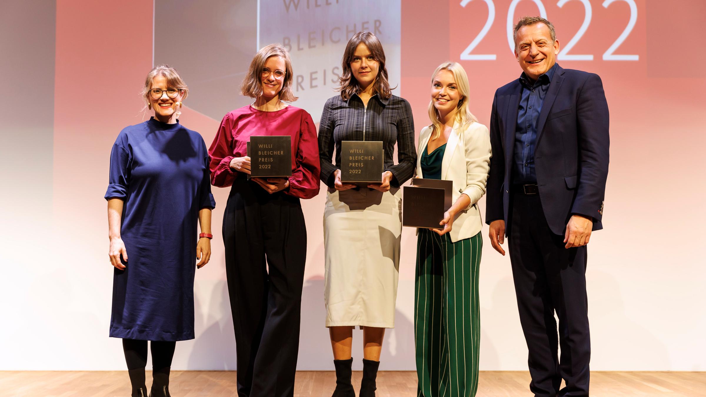 Verleihung Willi Bleicher-Preis 2022 am 4.11.2022 in Stuttgart: Preisträger*innen. 2.v.l.: Denise Dismer