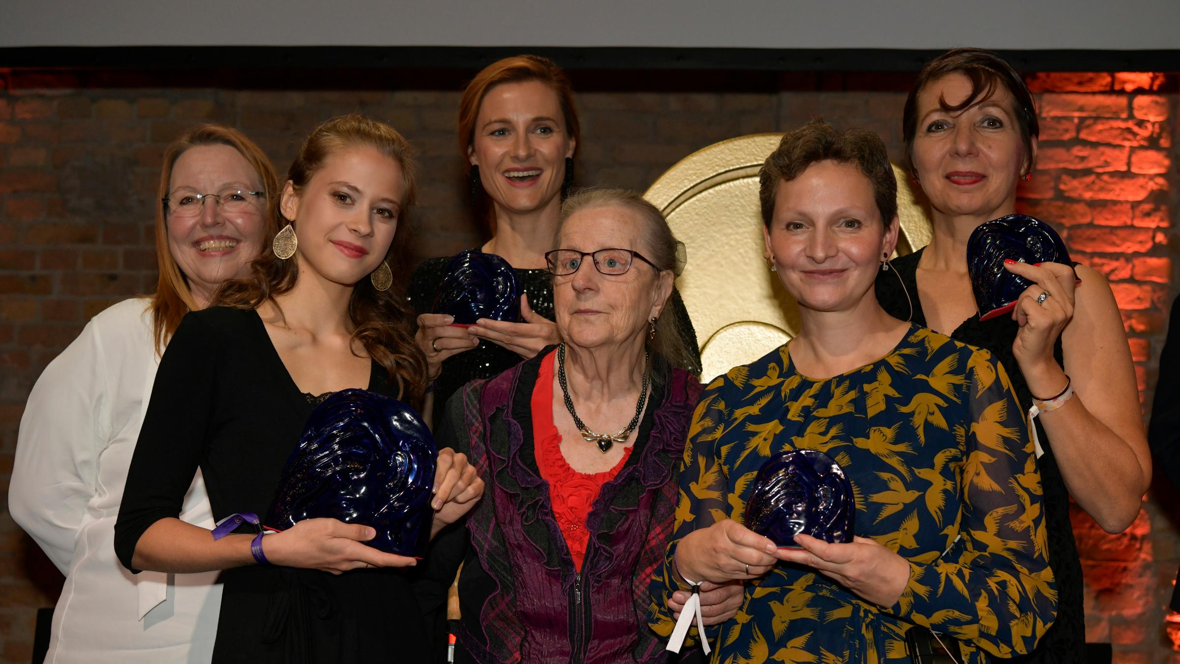 Verleihung 20. Deutscher Hörfilmpreis, Berlin, 27. September 2022; v.l.n.r.: Antje Spyra (ZDF), Frida Lotte Henkel (Sprecherin) Juliane Piniek (ZDF), Roswitha Röding (Redaktion Nicolai Produktion), Anke Nicolai (Nicolai Produktion), Nicola Foltys (ZDF)