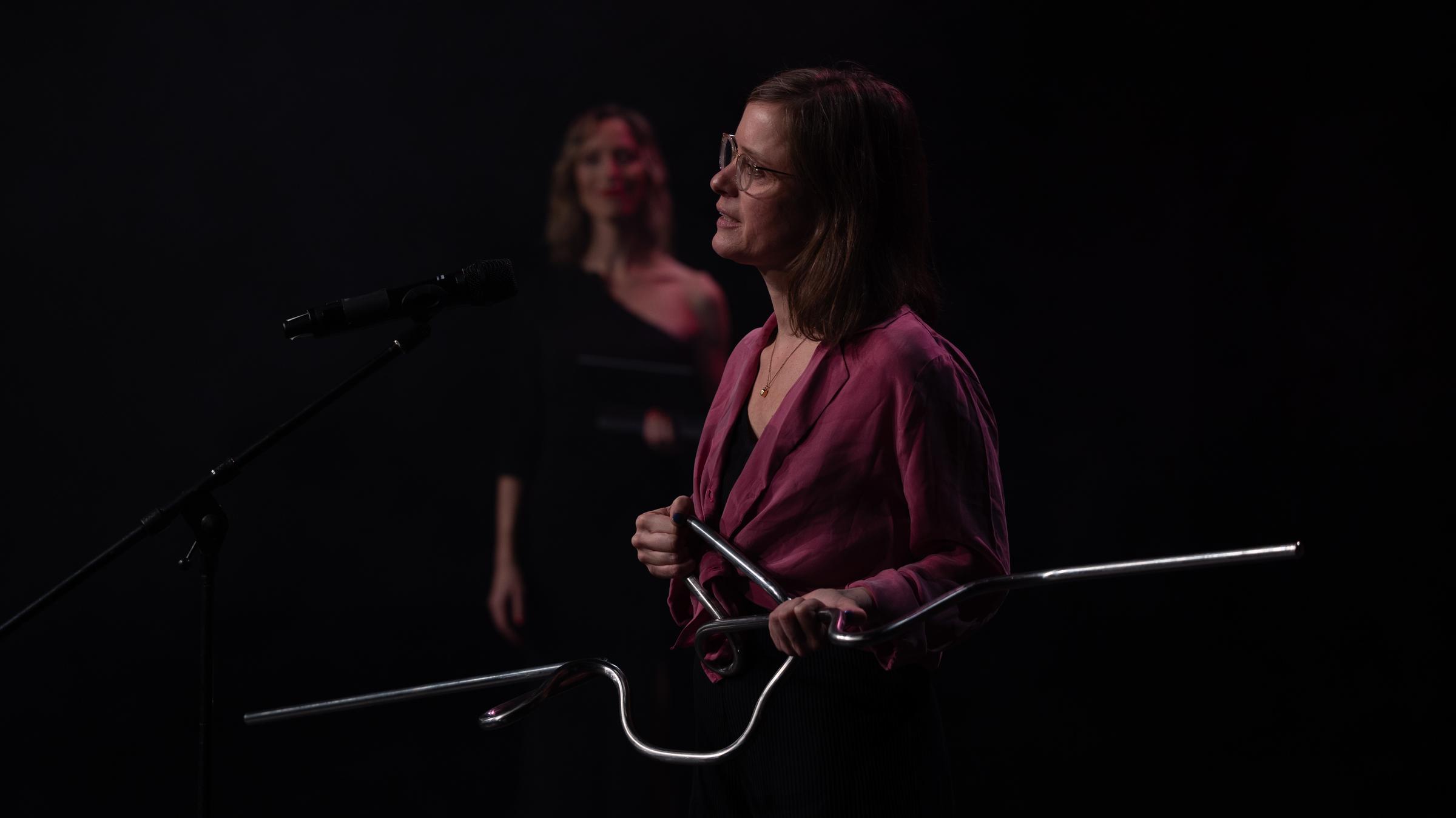 Verleihung des deutsch-tschechischen Journalistenpreis am 10. November in Prag : Regisseurin Denise Dismer bei der Preisverleihung