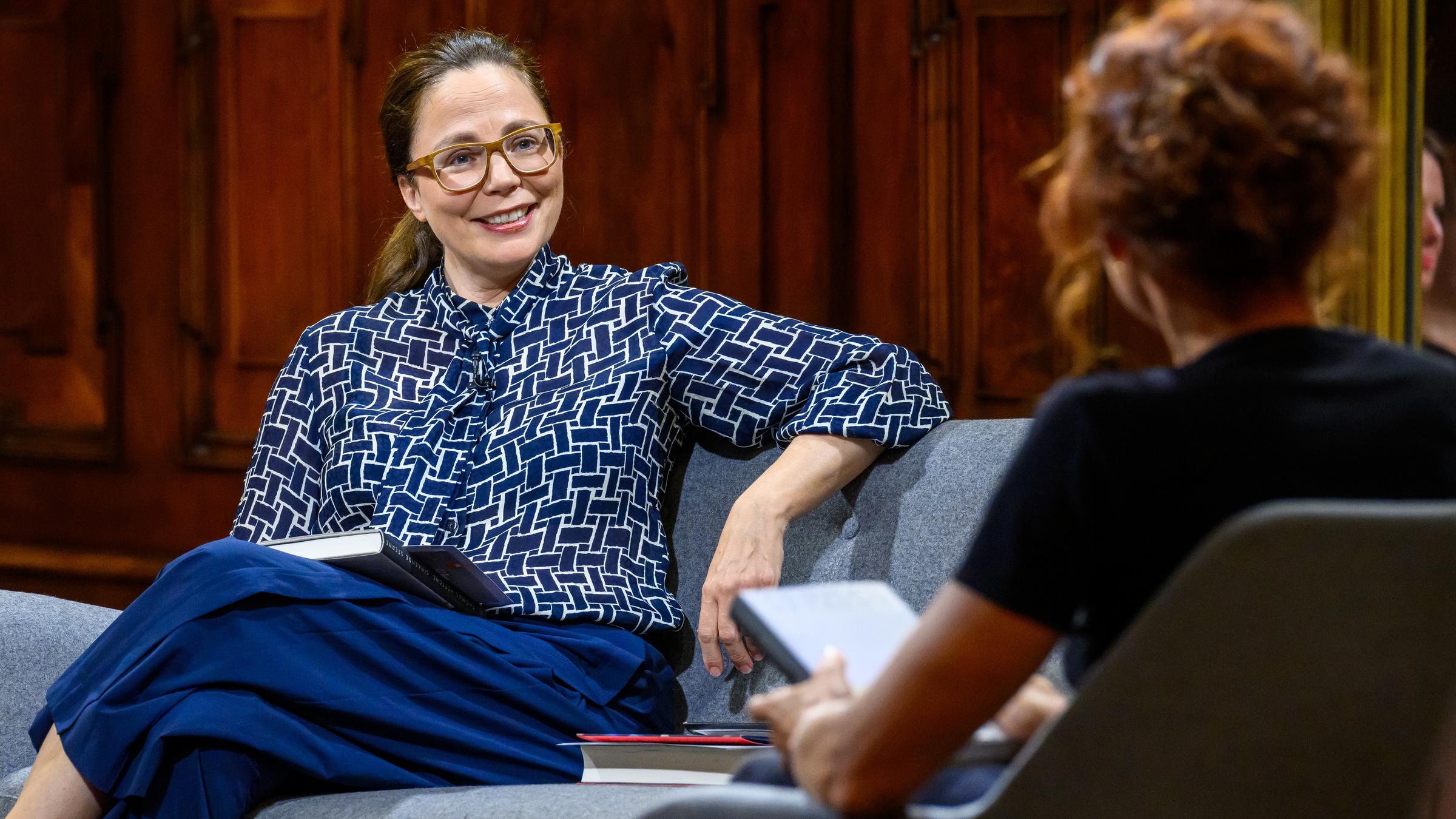  "Das Literarische Quartett" 15.09.2023: Thea Dorn schaut zu Juli Zeh.