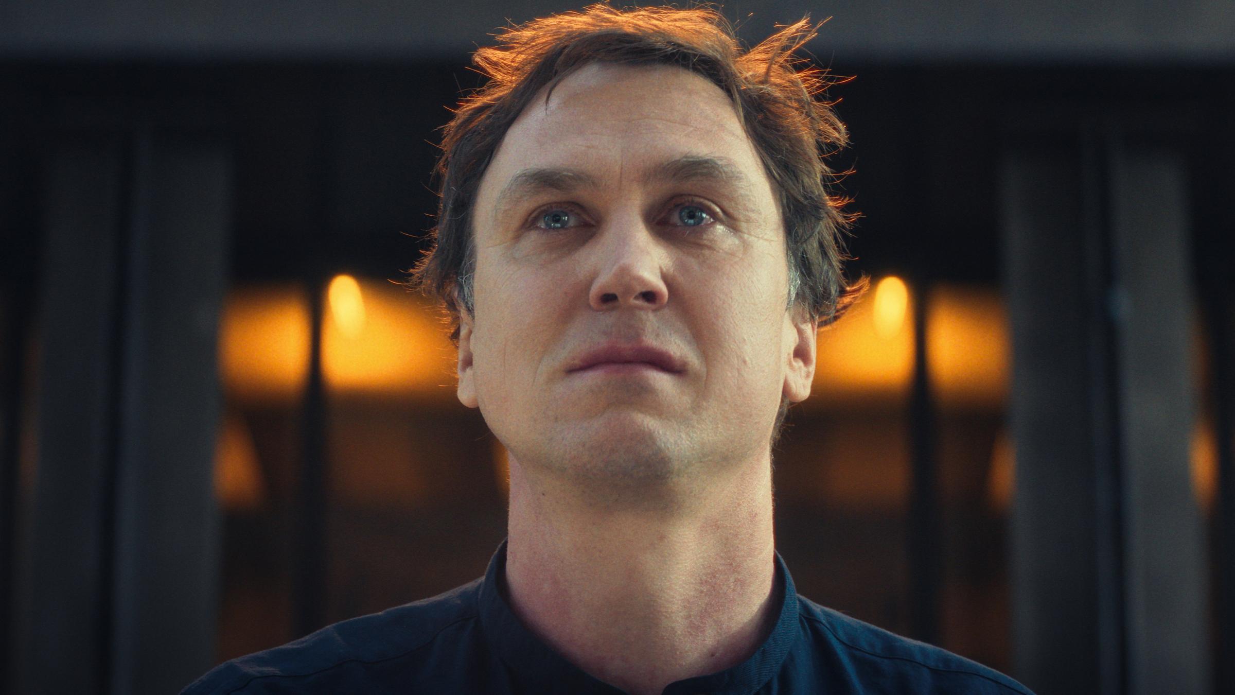 "Sterben": Nahaufnahme von Lars Eidinger in seiner Rolle als Tom Lunies.