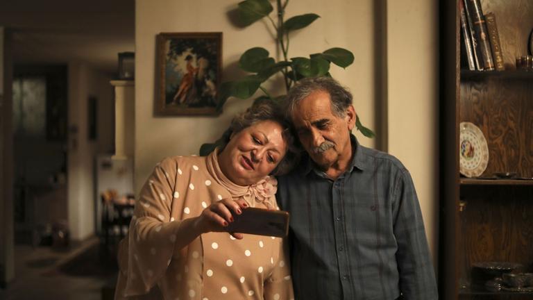 "My Favorite Cake": Mahin (Lily Farhadpour) und Faramarz (Esmaeil Mehrabi)
