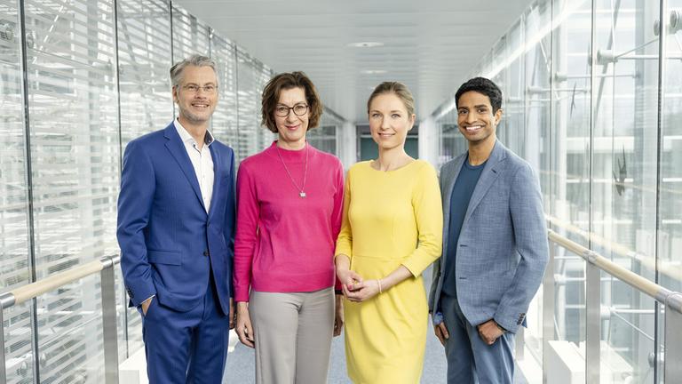 Das Team von "heute – in Europa", v.l.n.r.: Andreas Klinner, Sabine Räpple, Linda Kierstan, Bobby Cherian.
