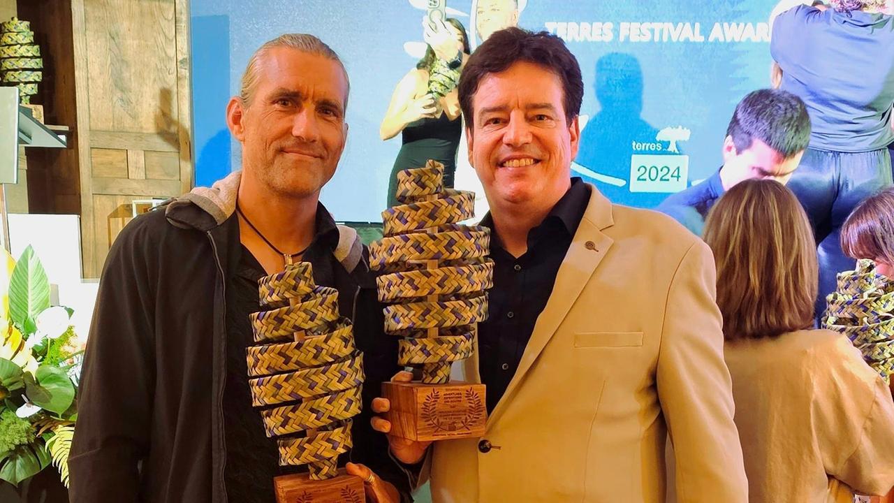 8. Terres Festival Tortosa/Spanien (13. bis 21. September 2024): Die Autoren Jochen Schmoll und Andreas Ewels auf der Preisverleihung in der Burg von Tortosa.