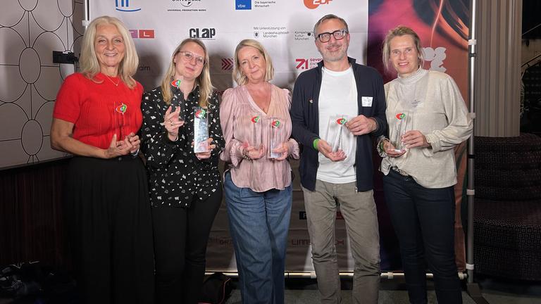 Verleihung Eyes & Ears Awards, München, 21.10.2024: Von links: Anna Saup, Simone Rödig, Astrid Kämmerer, Tino Windisch, Svenja Pitzer. 