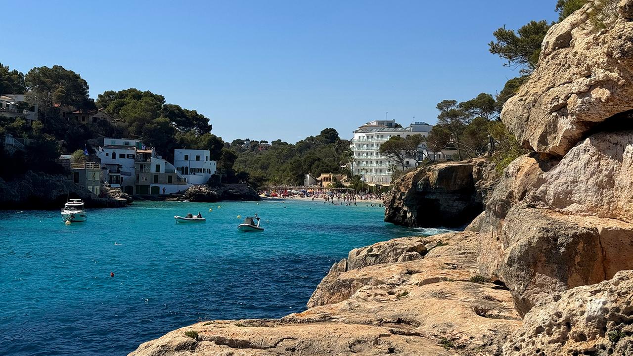 "Sehnsucht Mallorca" (ARTE): Die Badebucht von Cala Santanyi im äußersten Südosten der Insel Mallorca