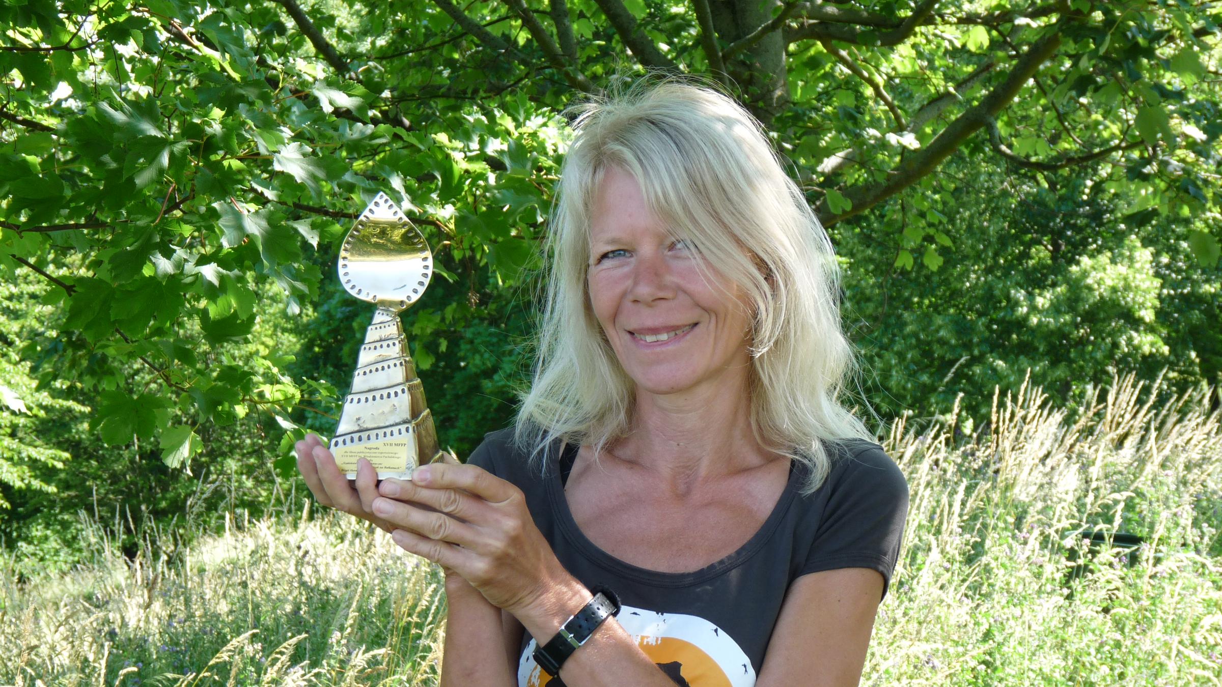 Birgit Hermes mit dem Documentary Award des Włodzimierz Puchalski International Nature Festival
