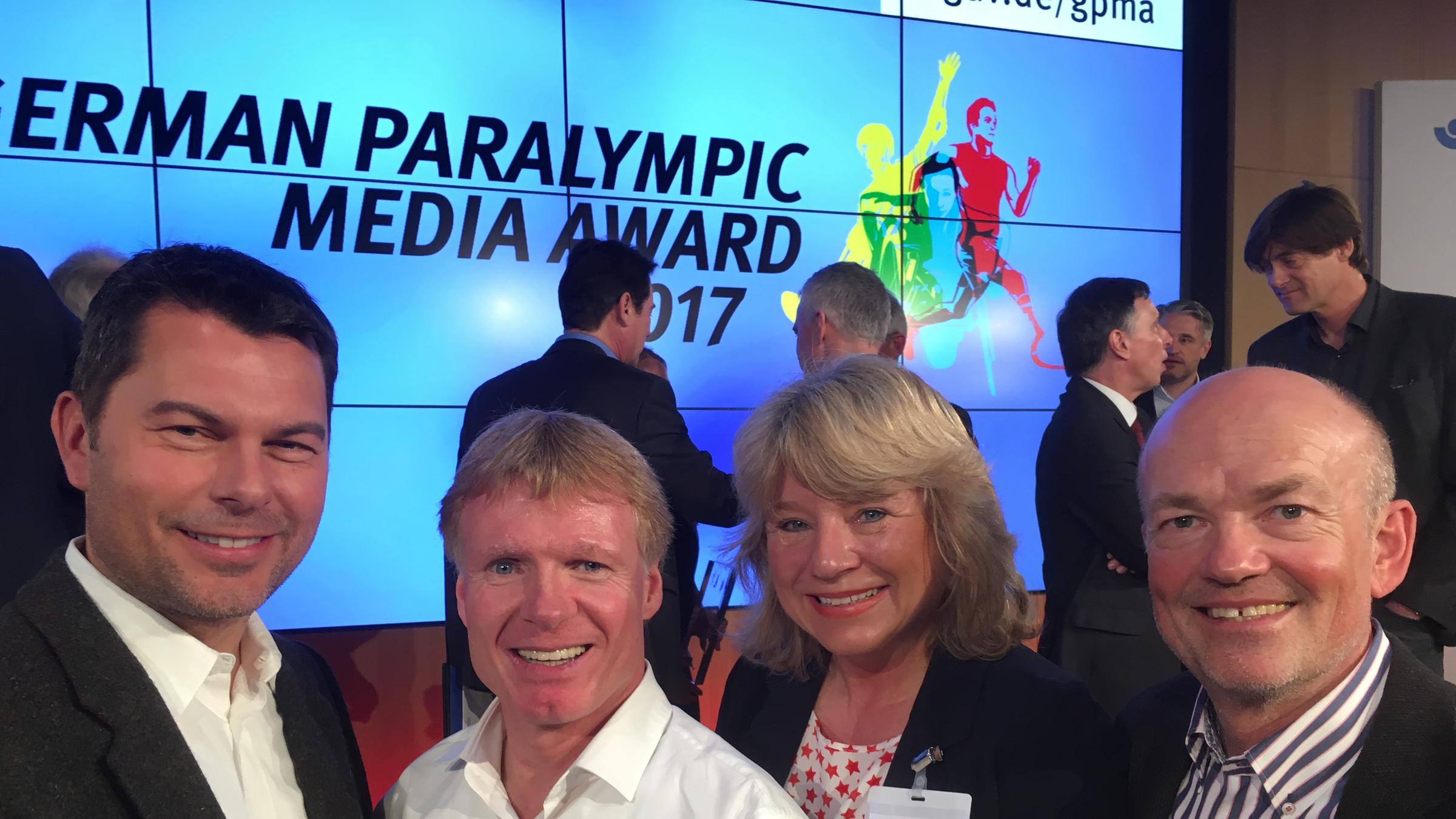 Verleihung des "Paralympic Media Award" am 29. März 2016 in Berlin: V.l.n.r. Yorck Polus, Matthias Berg, Susanne Simon, Peter Leissl