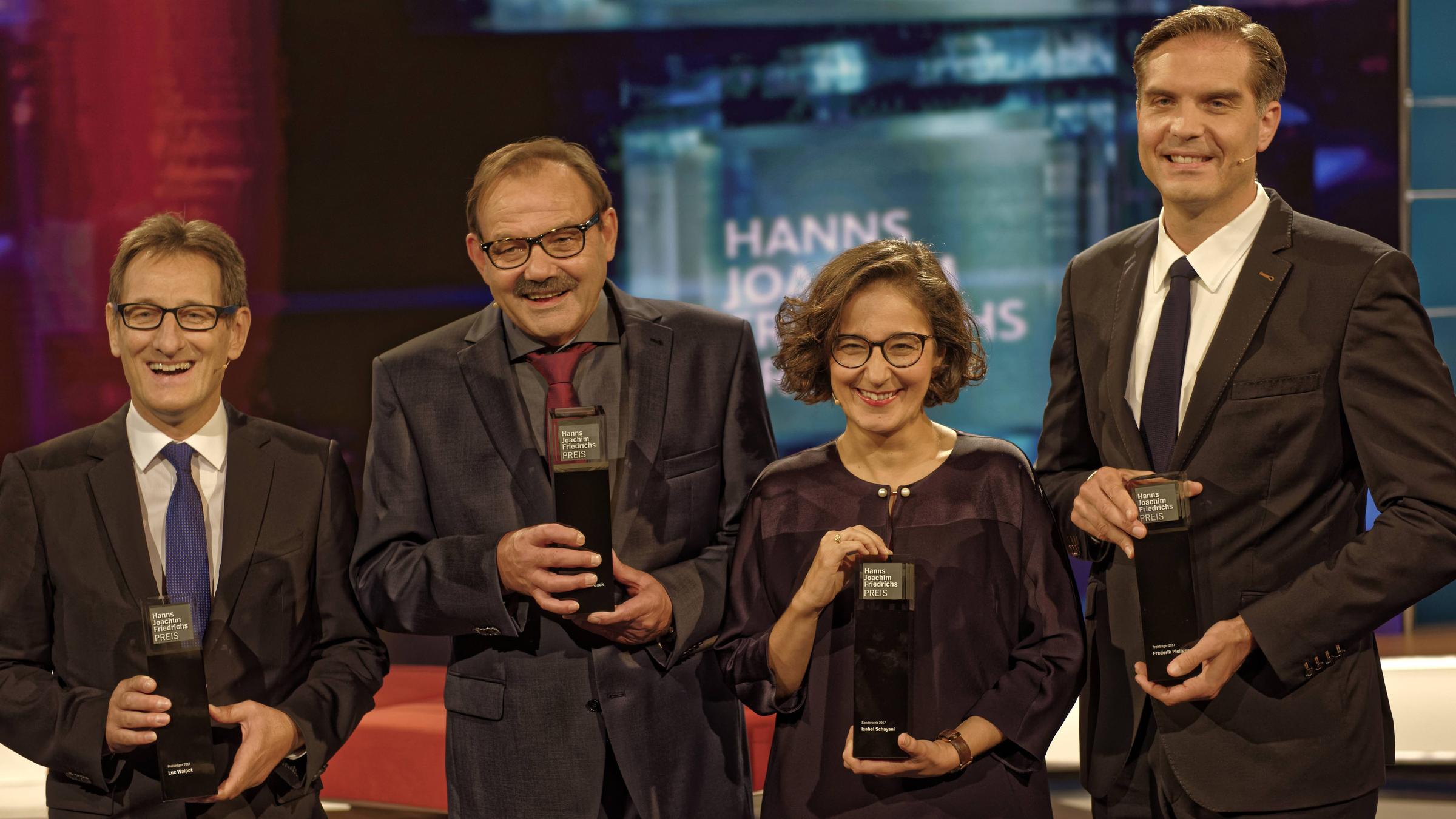 Verleihung des Hanns-Joachim-Friedrichs-Preises am 12.10.2017 in Köln: V.l.n.r.: Luc Walpot, Uli Gack, Isabel Schayani , Frederic Pleitgen