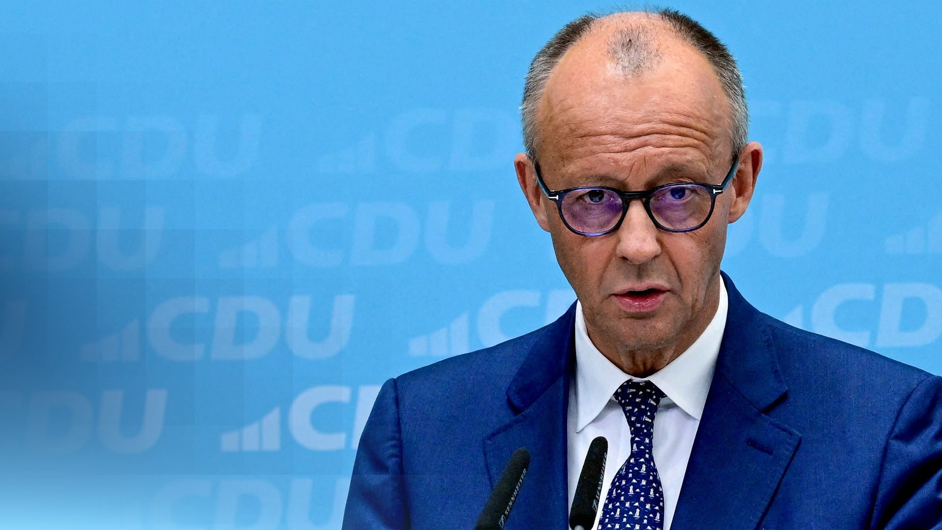 Auf dem Bild ist Friedrich Merz zu sehen.