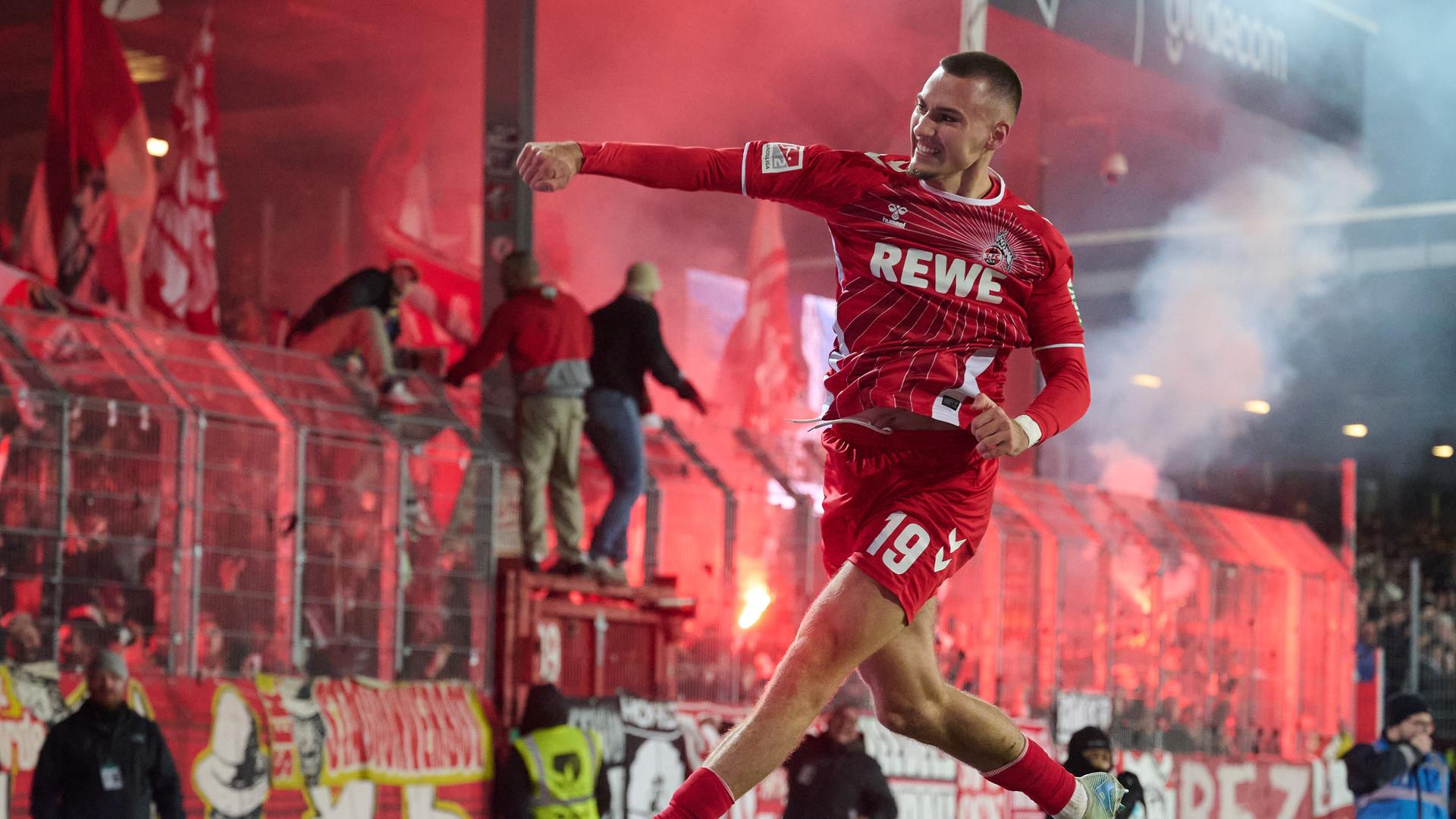 Tim Lemperle von Köln jubelt über sein Tor zum 0:1. 