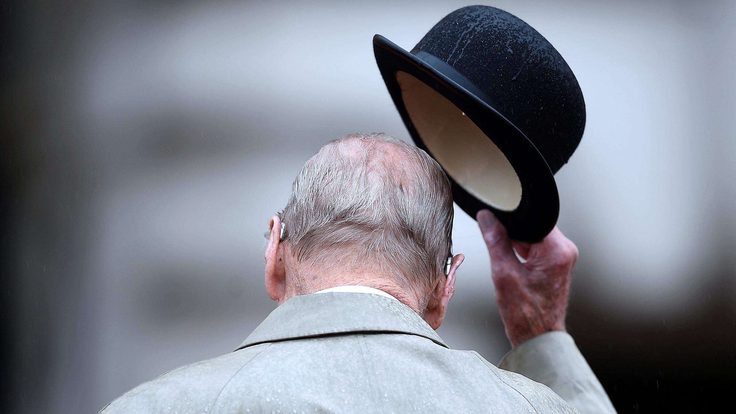 Prinz Philip wird 99 ZDFheute