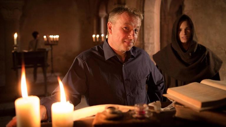 Professor Matthias Wemhoff beim Dreh im Kloster Bronnbach