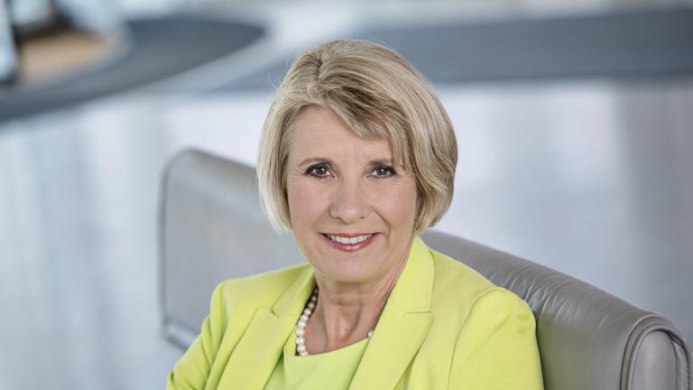 Poträt Dr. Simone Emmelius