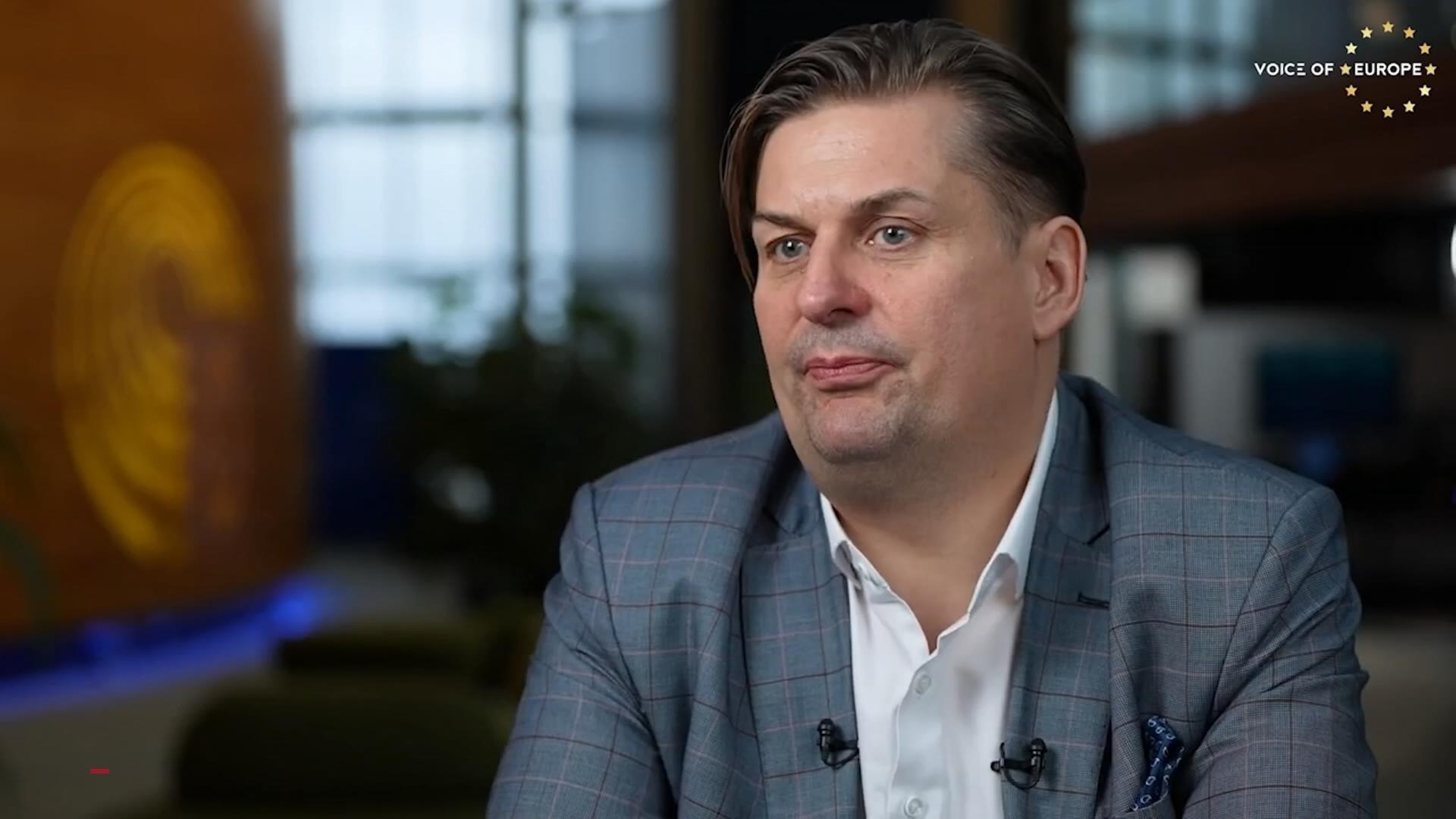 Maximilian Krah bei "Voice of Europe"