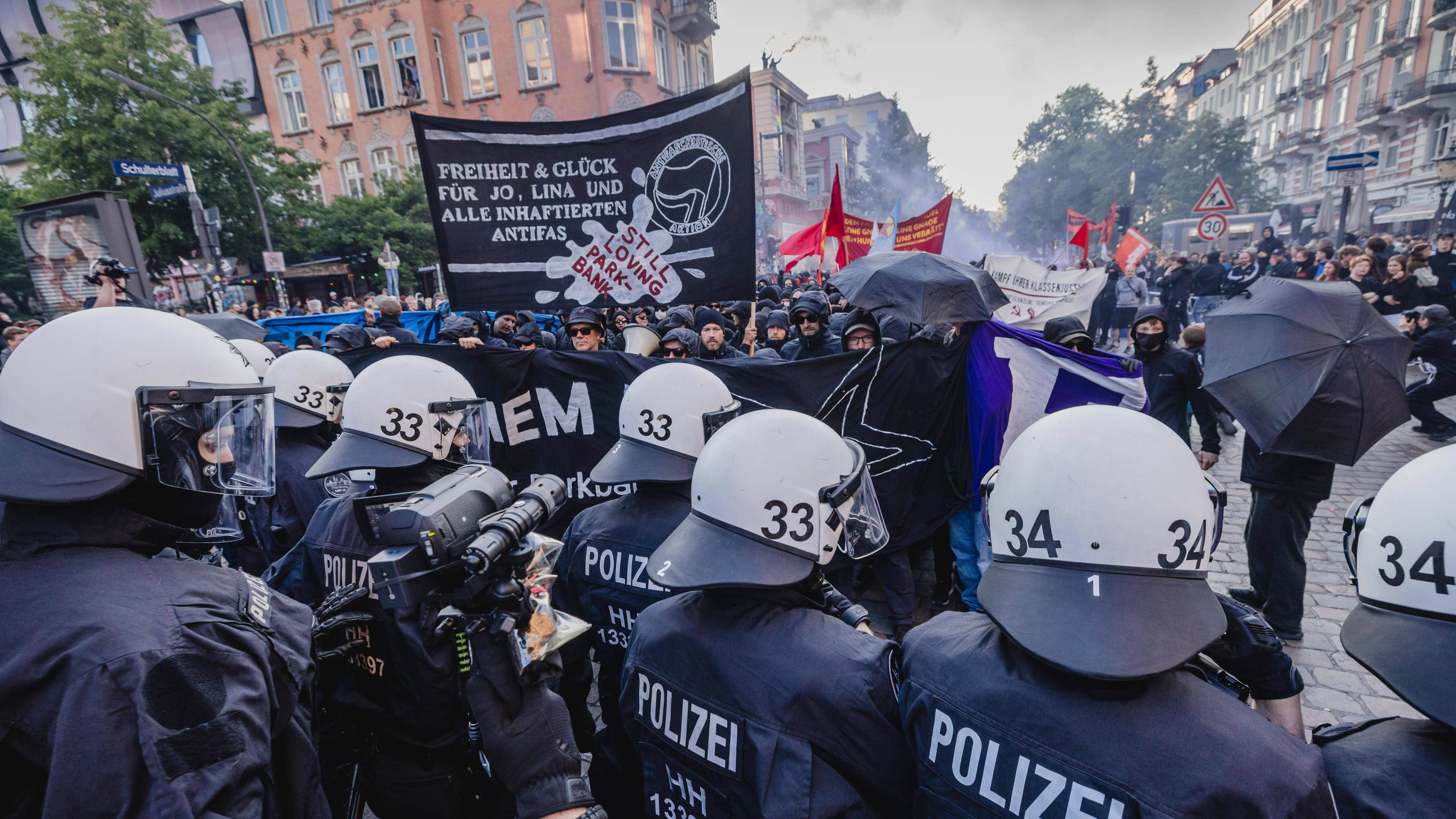 Proteste gegen die Verurteilung von Lina E in Hamburg