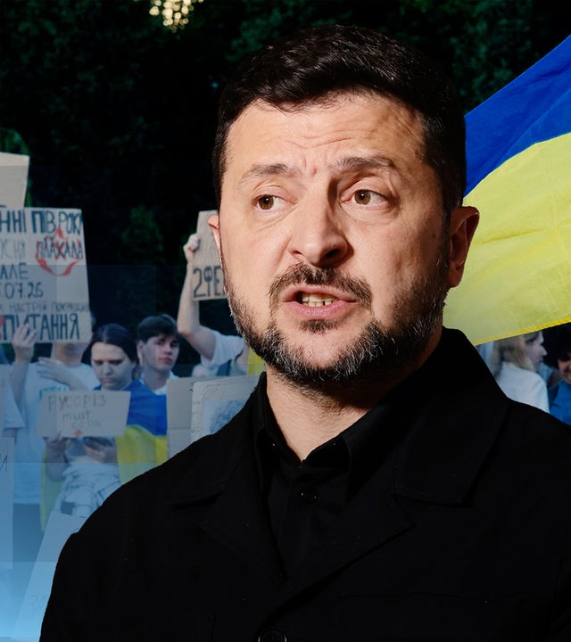 Präsident Wolodymyr Selenskyj vor einem Bild der Demonstranten in der Ukraine