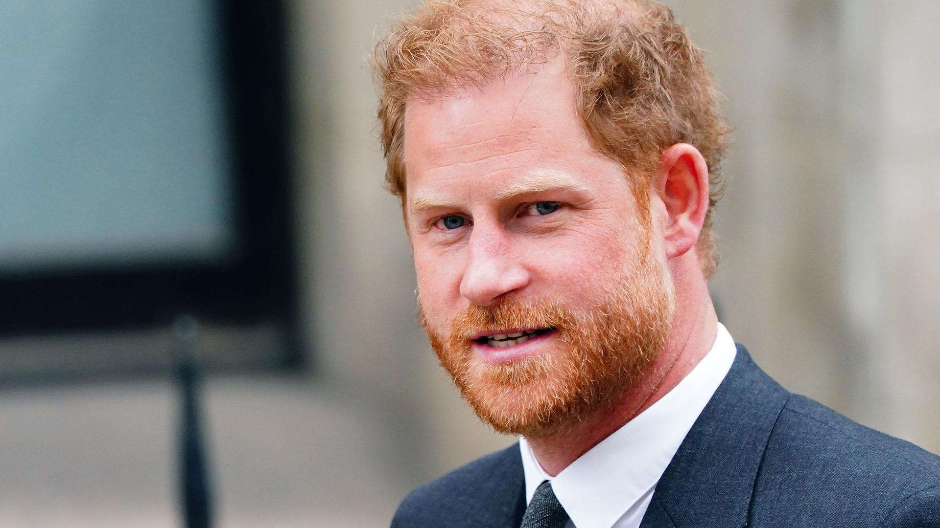 Der britische Prinz Harry im Anzug