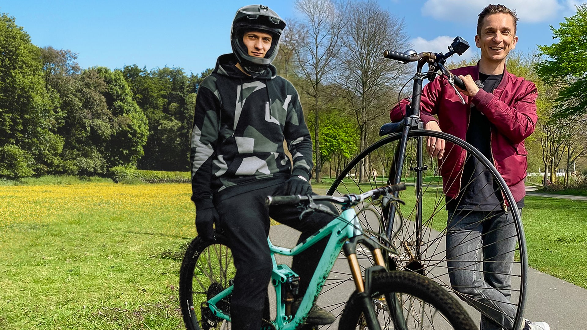  Dirtjump / Slopestyle und Freeride-Mountainbiker Lukas Knopf links, sitzend auf einem Mountainbike mit Helm und Handschuhen. Rechts daneben steht Moderator Eric Mayer angelehnt an ein altes Hochrad.