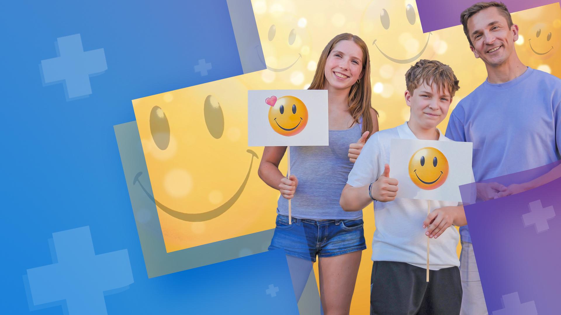Sophia, Bente und Moderator Eric Mayer stehen nebeneinander und schauen in die Kamera. Sophia und Bente halten Schilder mit gelben Smileys hoch und zeigen einen Daumen nach oben, während Eric lächelt.