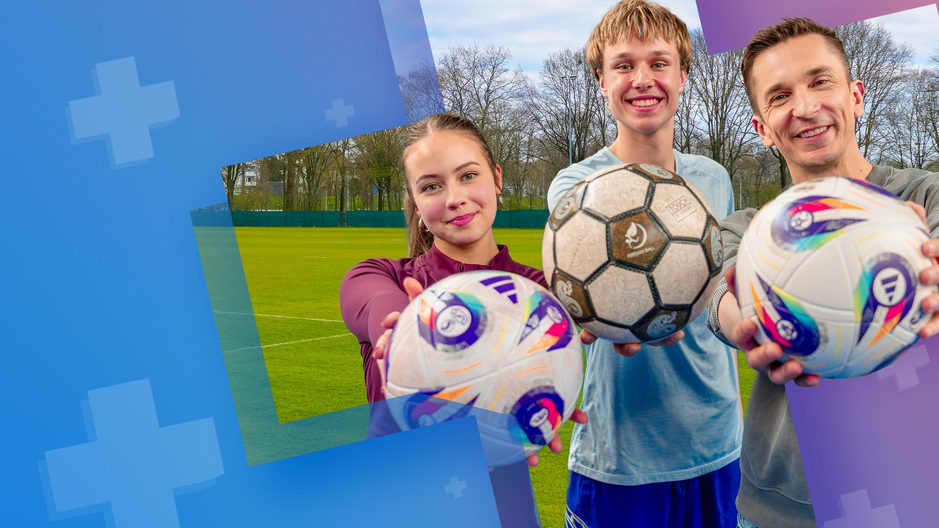 Lina und Jan aus der "WG" sowie Eric stehen lächelnd auf einem Fußballrasen. Man sieht nur ihre Oberkörper und alle drei halten einen Fußball in die Kamera.