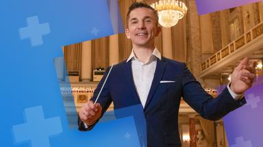 Musik im Takt? Eric dirigiert ein Orchester