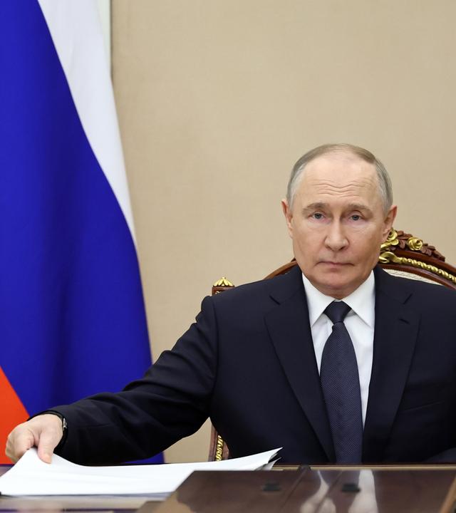 Russlands Präsident Putin bei einem Treffen mit der Regierung in Moskau.