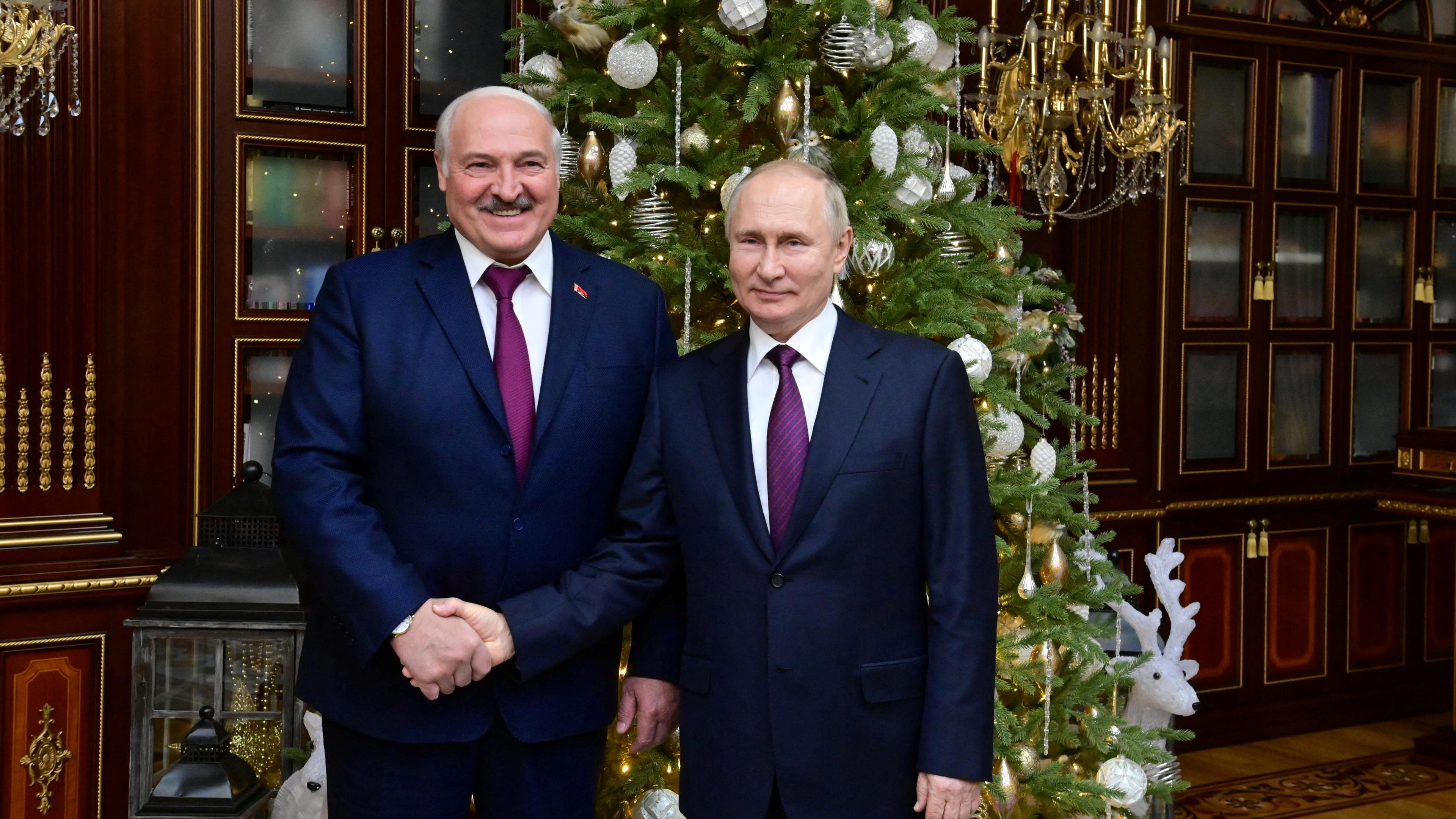 Belarus, Minsk: Russlands Präsident Wladimir Putin und Präsident von Belarus Alexander Lukaschenko.