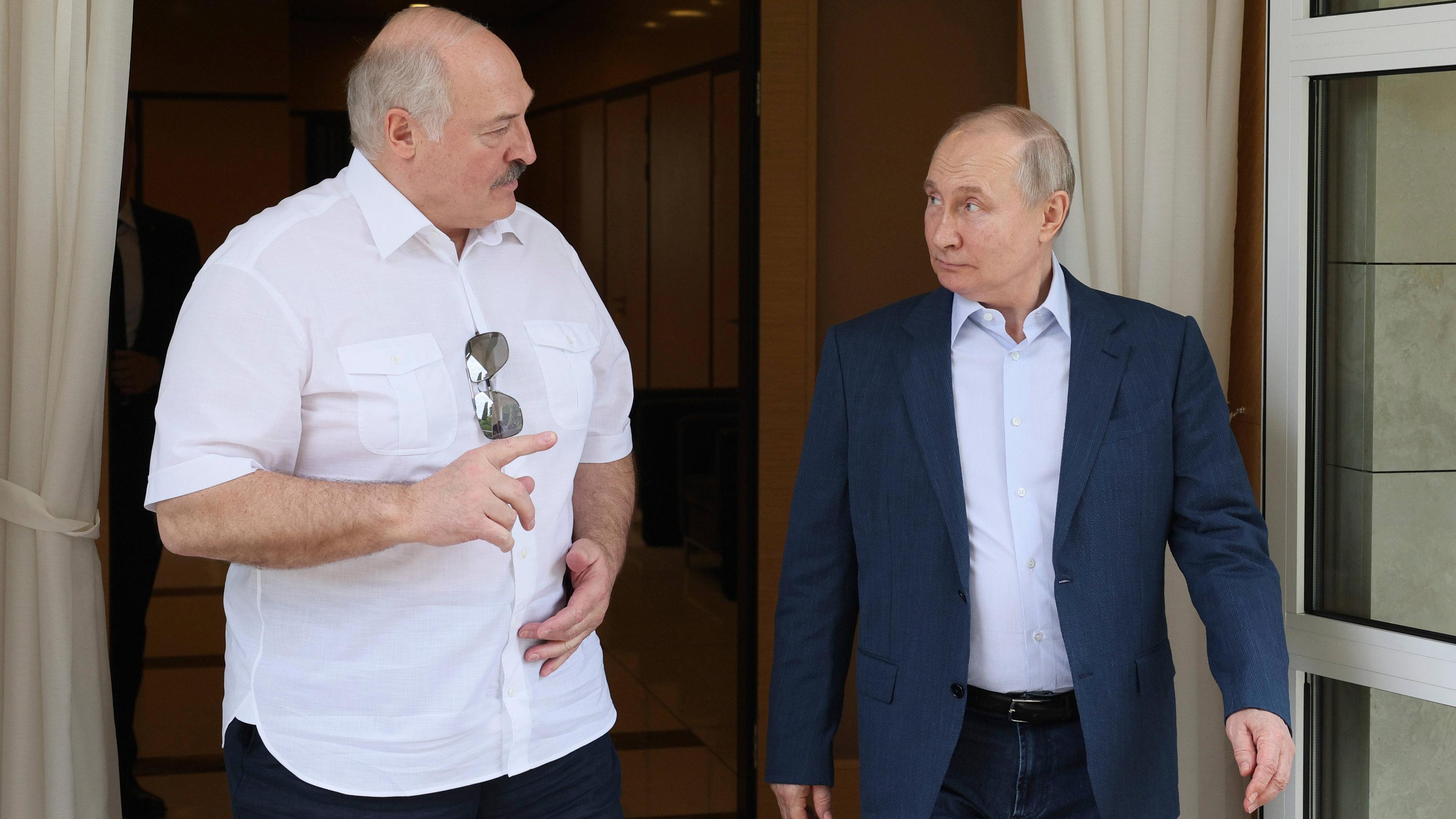 Belarusian President Lukashenko meets with Putin in Russia
