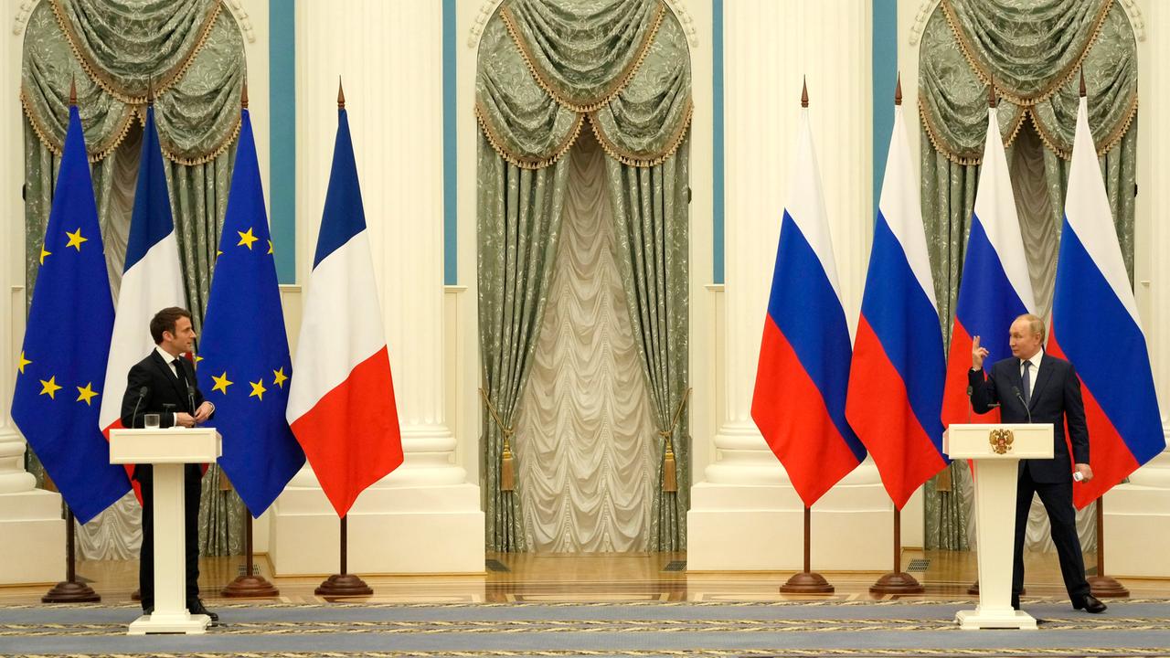 Putin und Macron blicken auf Friedensplan