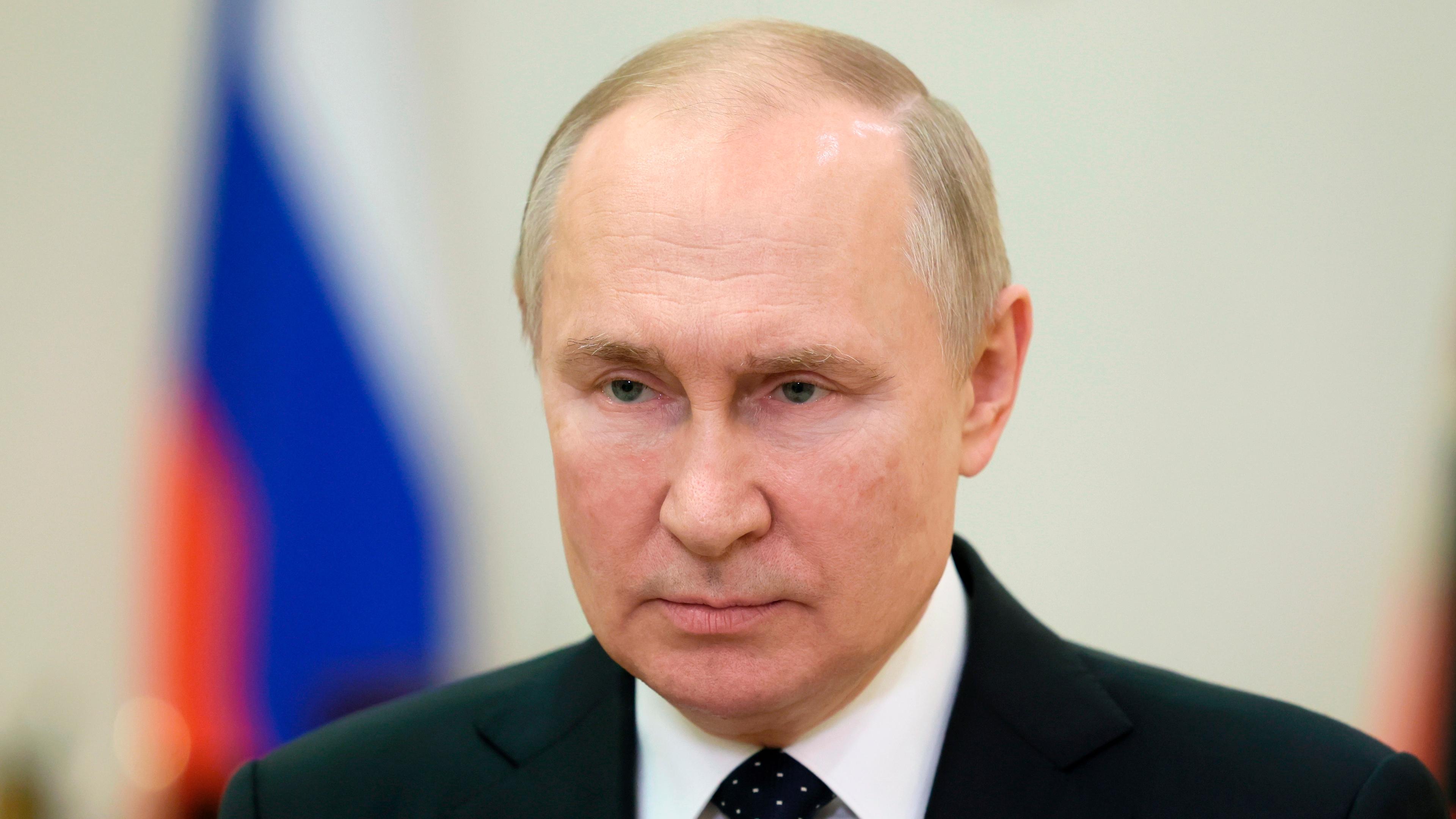 Der russische Präsident Putin hat sich vor hochrangigem Militär gewinnsicher im Krieg gegen die Ukraine gezeigt. 