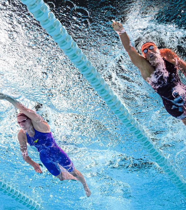 Simona Quadarella (r.) und Isabel Gose (l.) im Finale über 800 Meter Freistil bei den Schwimm-Europameisterschaften.