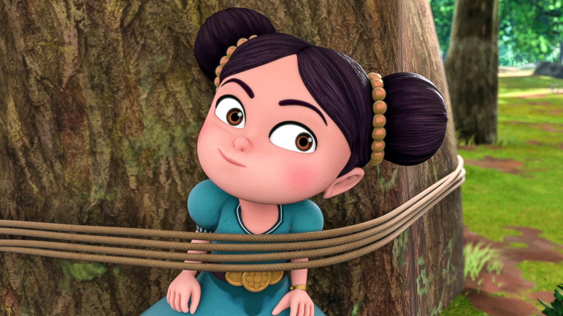 Isabelle ist mit einem Seil an einen Baum gefesselt.