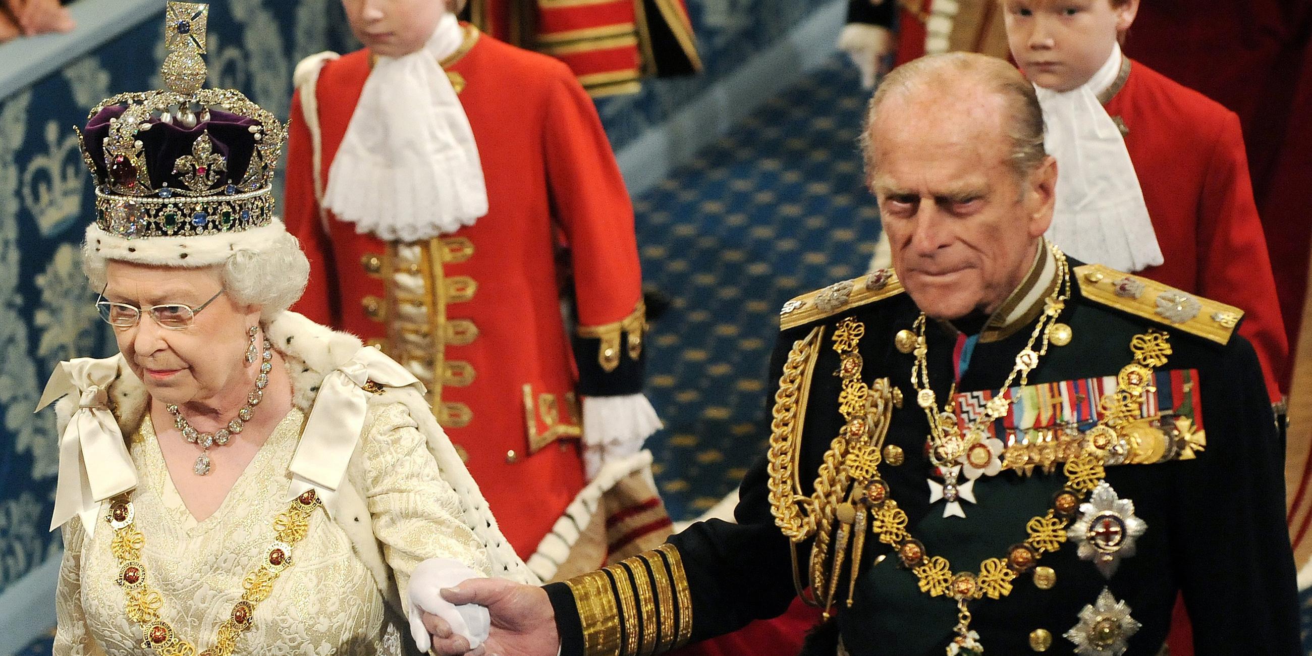 Queen Elisabeth und Prinz Philip beim State opening of Parliament in London.