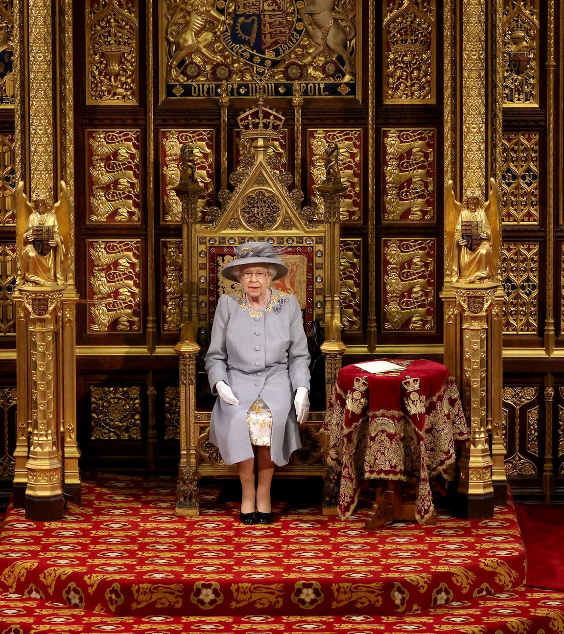 Queen Elizabeth II. vor der Verkündung des britischen Regierungsprogramms im House of Lords in London.