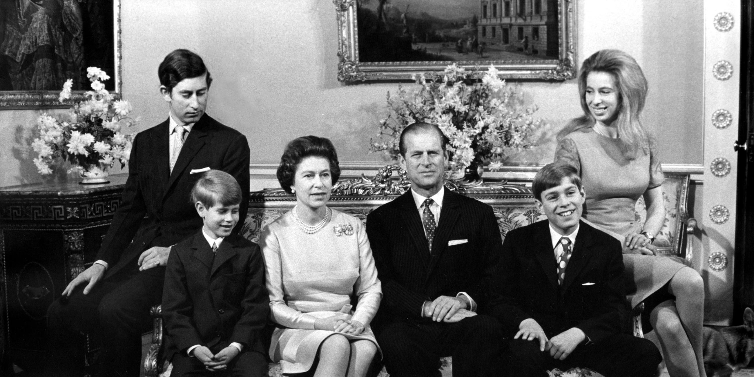 Königliches Familienfoto: Das königliche Paar mit seinen inzwischen vier Kindern.