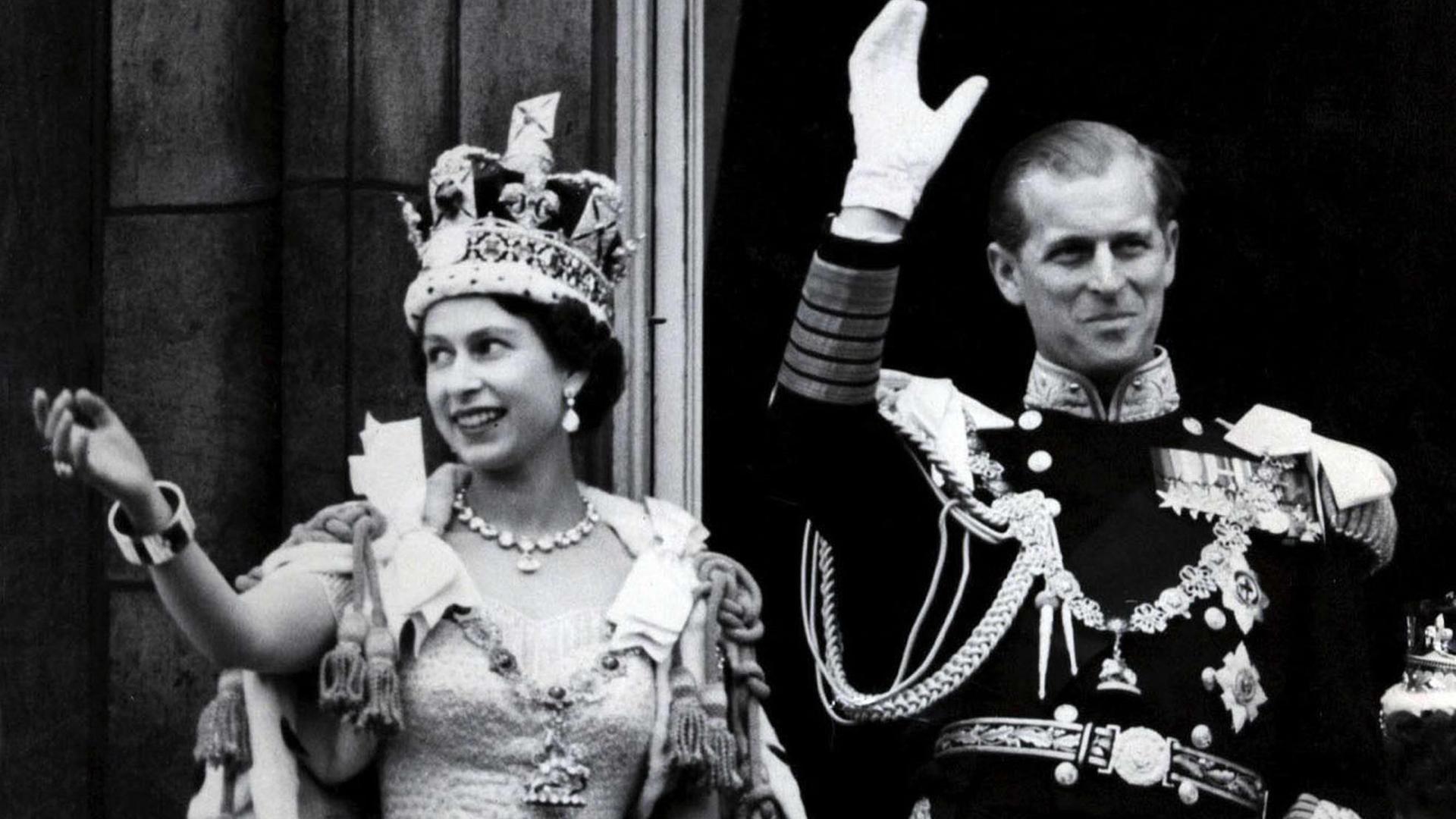 Am 2. Juni 1953 wird Elizabeth II. mit 27 Jahren zur Königin gekrönt.