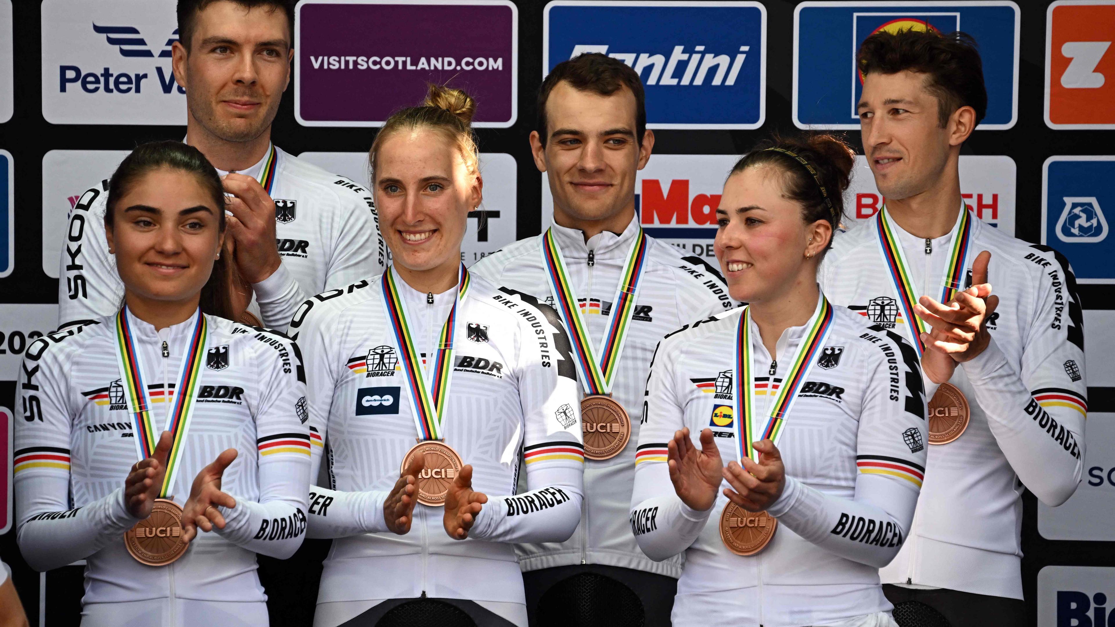 Rad WM 2023, Glasgow: Fahrer aus Deutschland feiern ihre Bronzemedaille