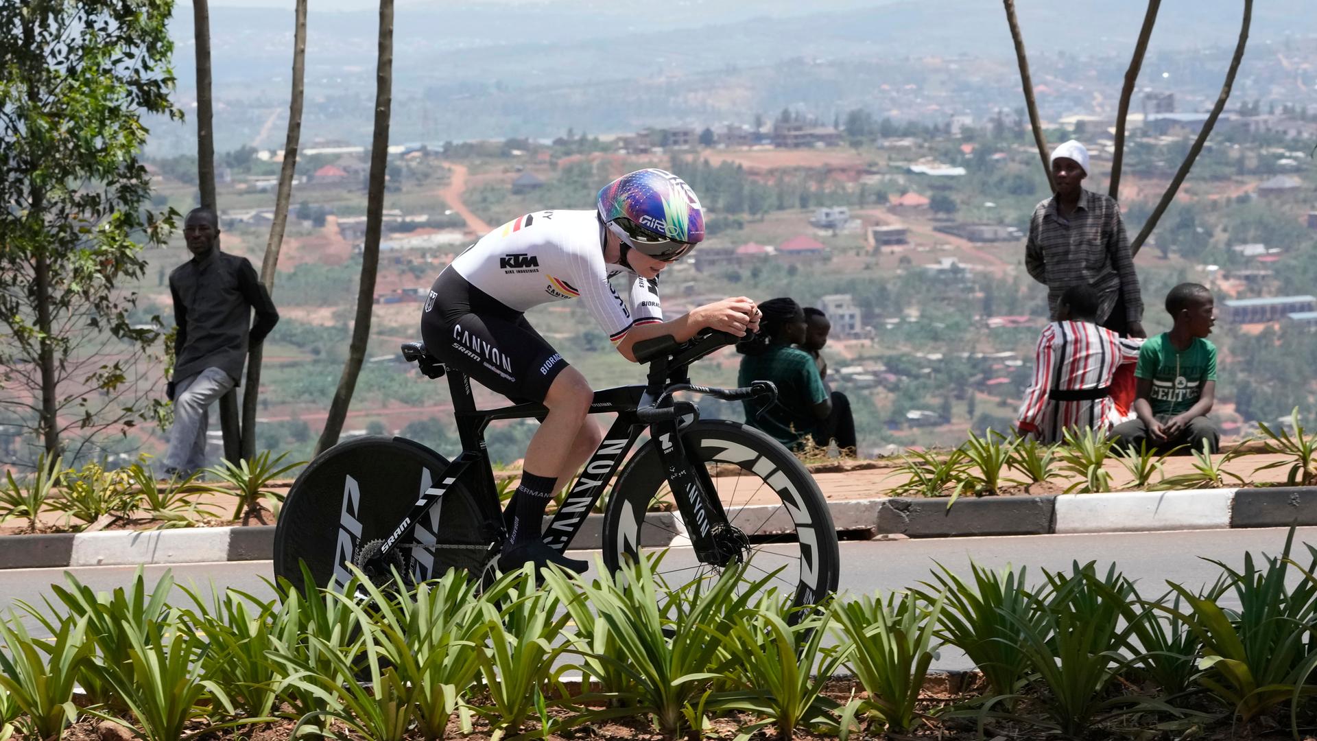 Die Deutsche Antonia Niedermaier startet beim Einzelzeitfahren der Frauen bei den Straßenrad-Weltmeisterschaften in Kigali.