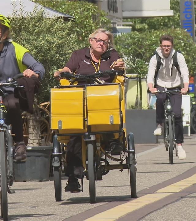 Radwege in Deutschland; Leute auf dem Rad unterwegs
